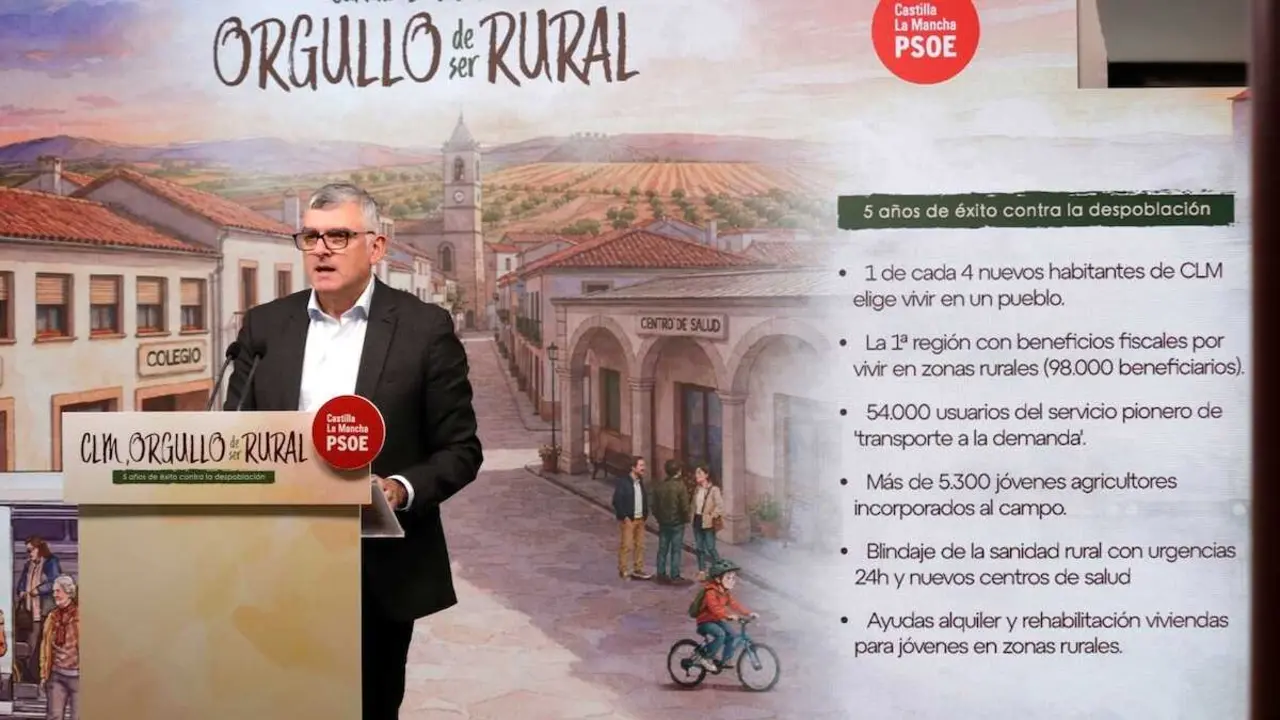 El presidente del PSOE en las Cortes de Castilla-La Mancha, &Aacute;ngel Tom&aacute;s Godoy, ha presentado la nueva campa&ntilde;a del partido 'Orgullo de ser rural', en la sede de los socialistas en Toledo.