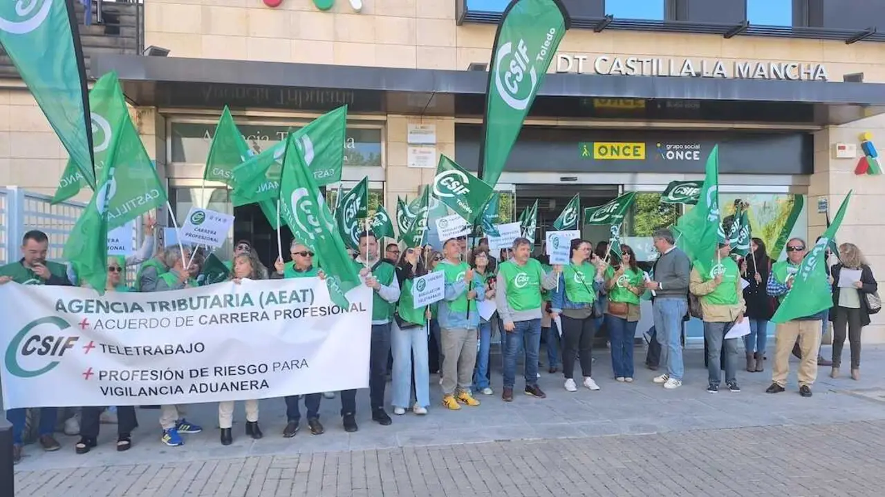 CSIF se concentra en Toledo por la falta de plantilla en la Agencia Tributaria