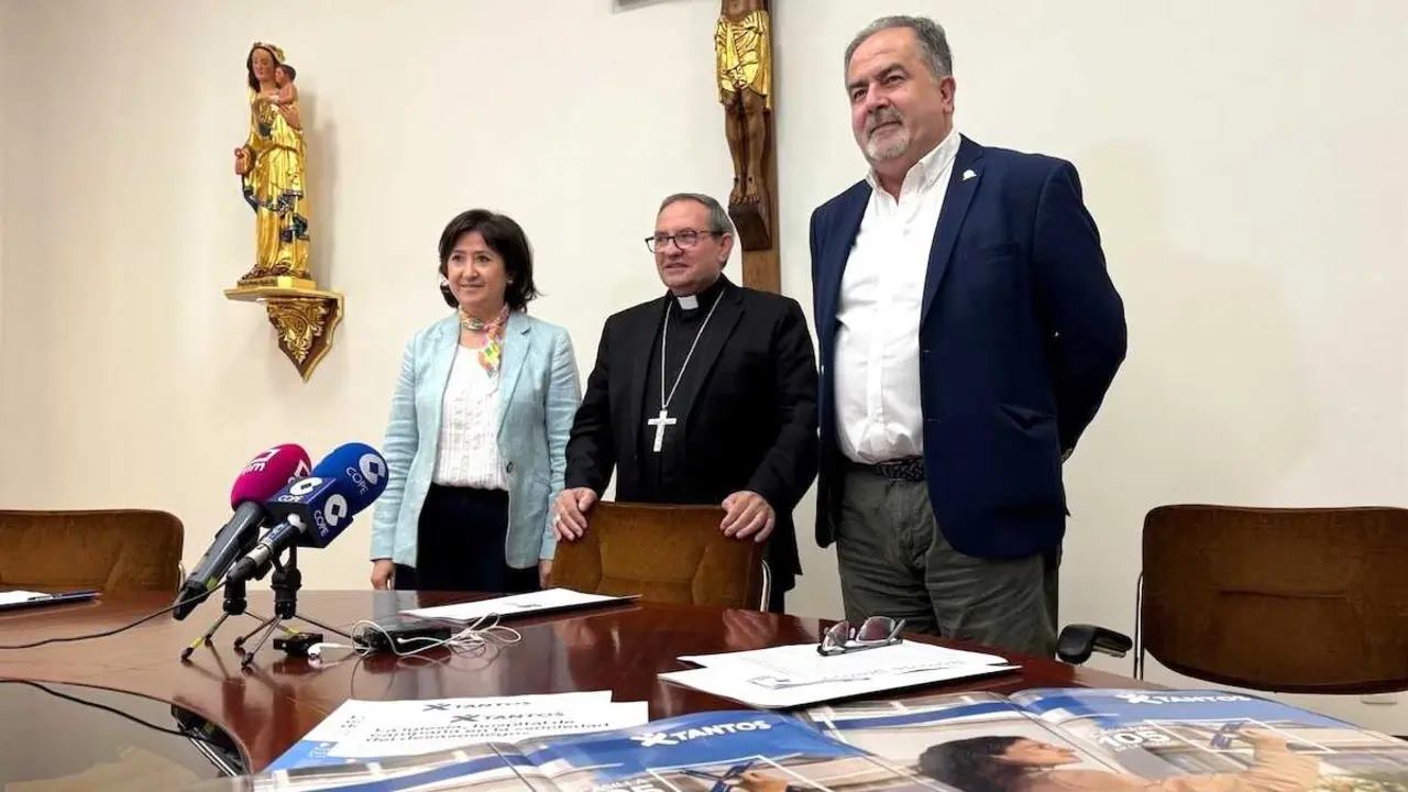 El obispo de Ciudad Real, Abilio Mart&iacute;nez (c), ha informado sobre la campa&ntilde;a de la Renta - EP