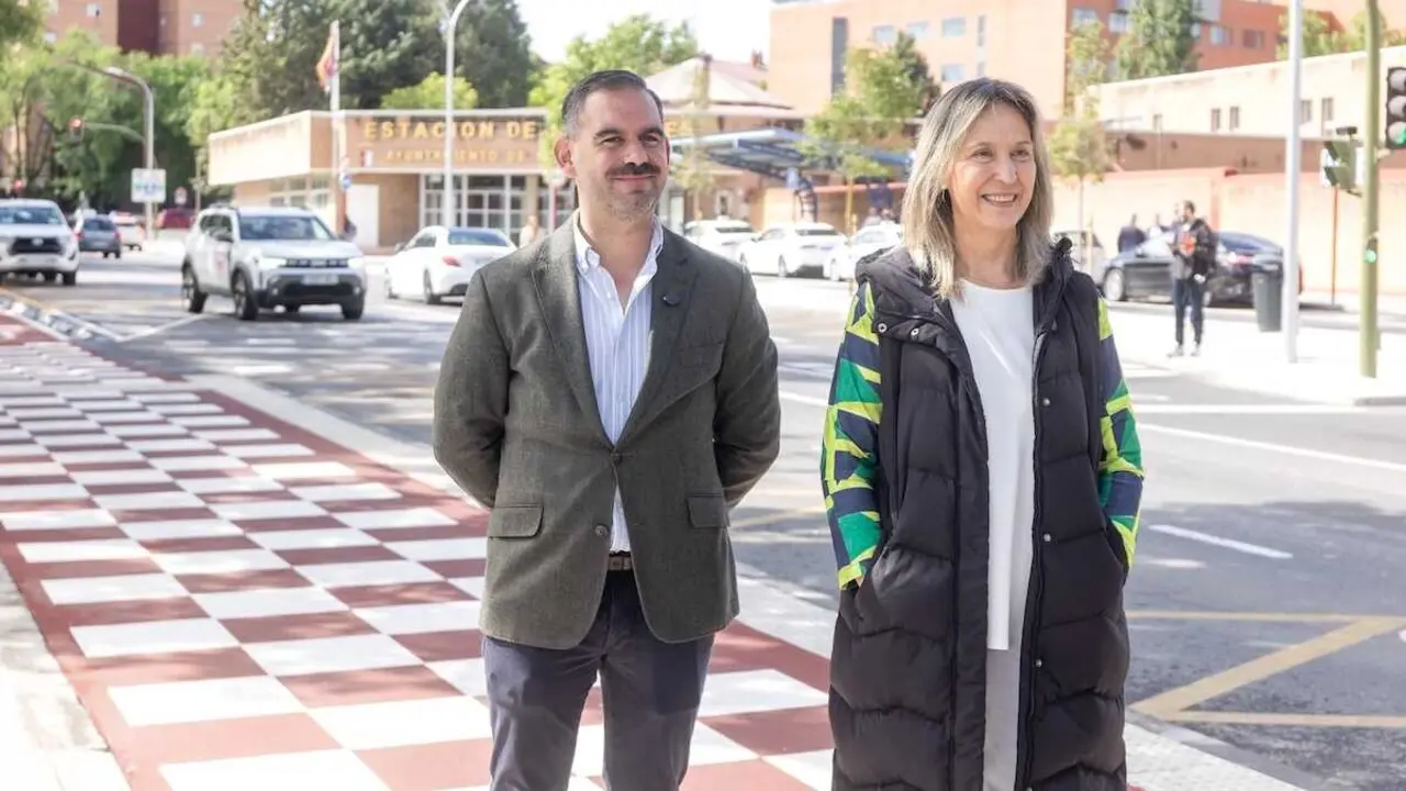 La alcaldesa de Guadalajara, Ana Guarinos, junto al concejal de Infraestructuras, Santiago L&oacute;pez