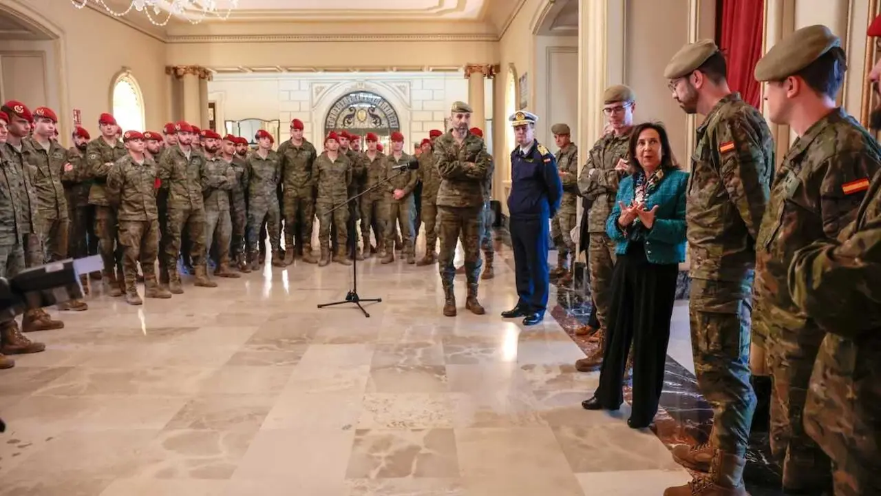 La ministra de Defensa, Margarita Robles, durante la visita que ha realizado a la Academia de Infanter&iacute;a de Toledo