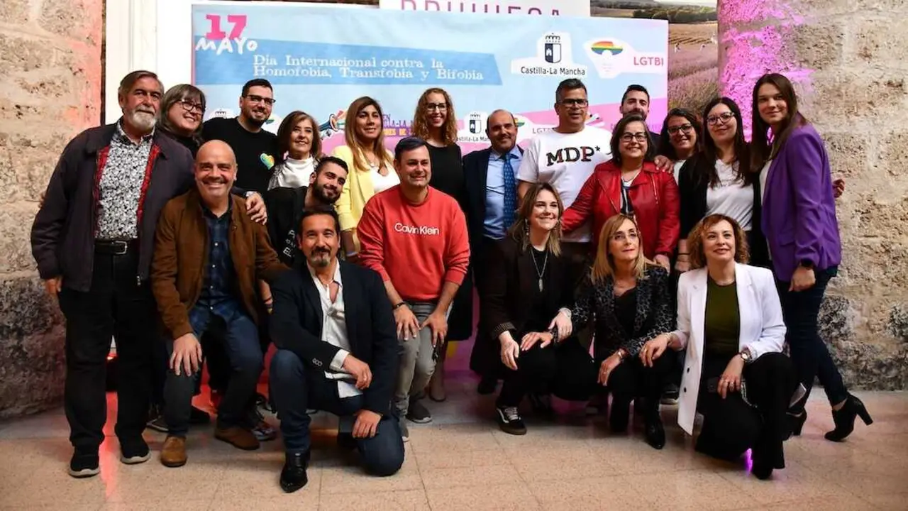 Brihuega (Gaudalajara) ha acogido este mi&eacute;rcoles el acto institucional por el D&iacute;a Internacional contra la LGTBIfobia