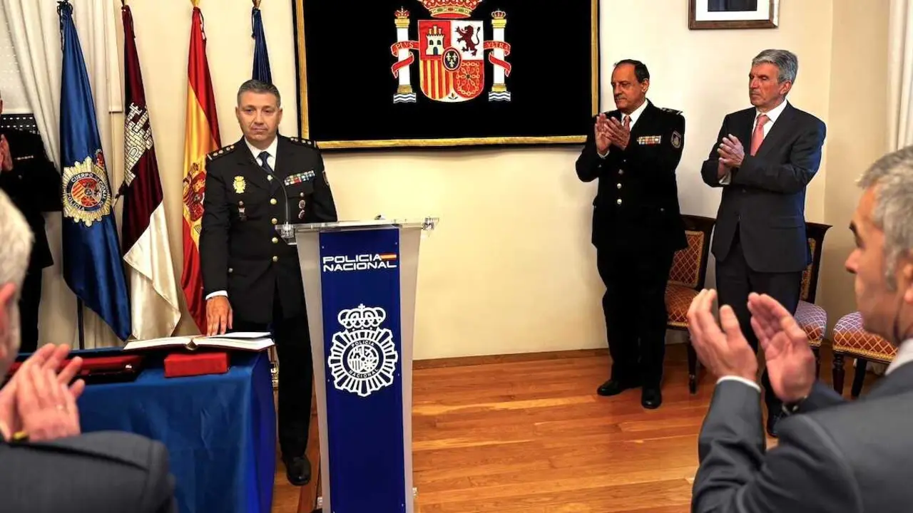 El nuevo jefe de la Comisar&iacute;a Provincial de Albacete, Antonio J. L&oacute;pez-Alcahut, jurando su cargo