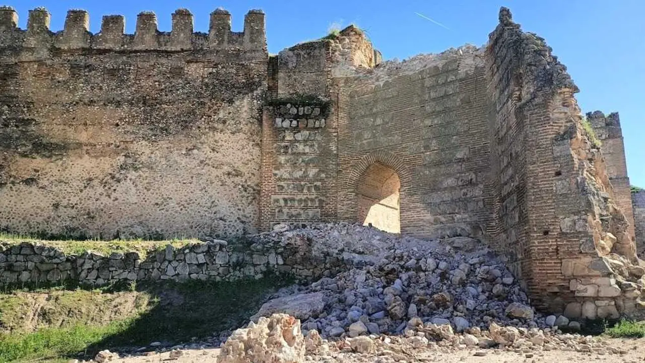 El castillo de Escalona (Toledo) un d&iacute;a despu&eacute;s del derrumbe de la torre albarrana, el 15 de marzo de 2026 - Archivo/EP/Gabriel Solera