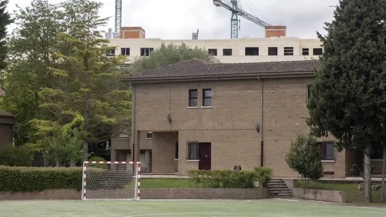 Una guarder&iacute;a de Cuenca ha sido desalojada por una fuga de gas debido a una rotura de una tuber&iacute;a en unas obras - EFE/&Aacute;lvaro Del Olmo