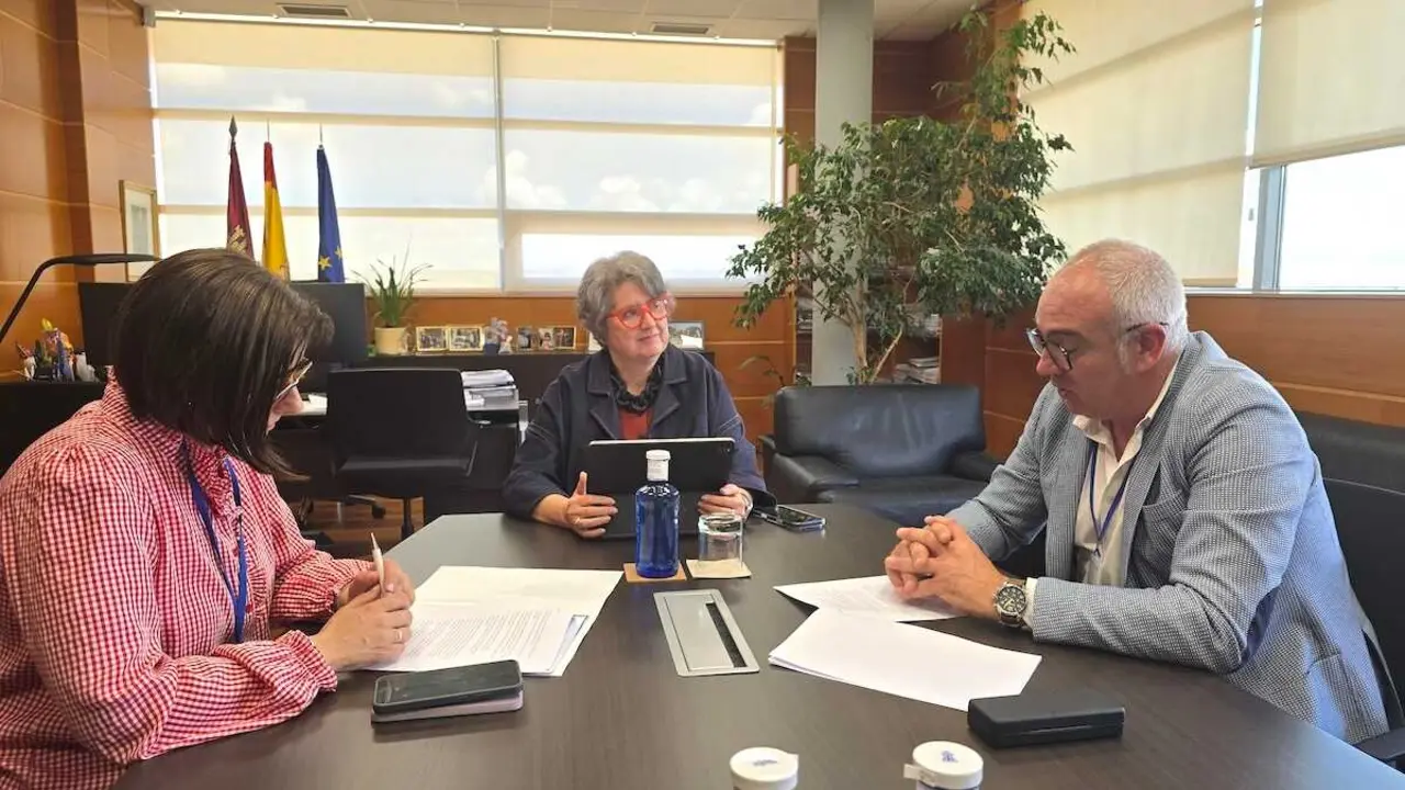 La consejera de Desarrollo Sostenible, Mercedes G&oacute;mez, traslada a Asaja Ciudad Real las actuaciones en materia h&iacute;drica y frente a la sobrepoblaci&oacute;n de conejos.