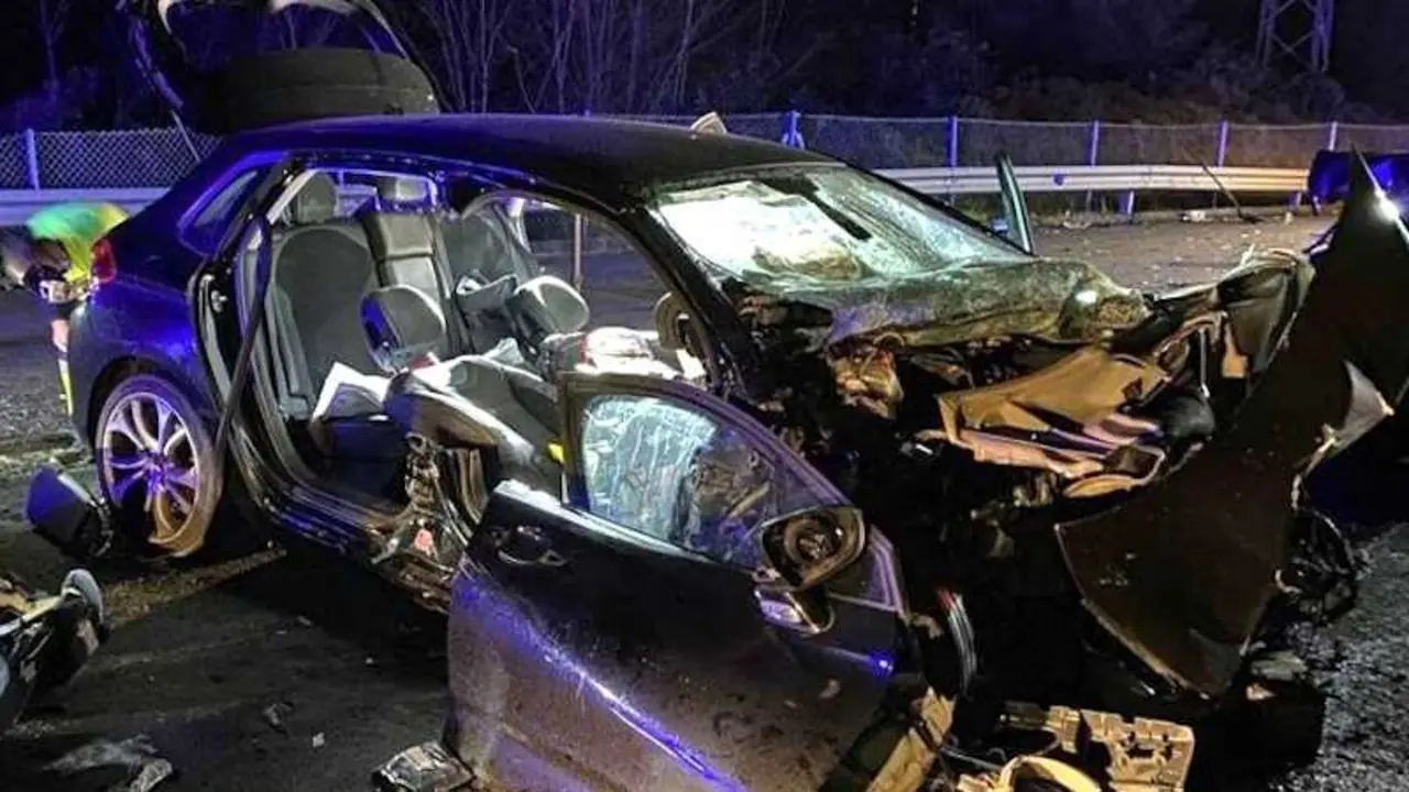 Imagen de archivo de un accidente de tr&aacute;fico con un turismo implicado tras colisionar con otro