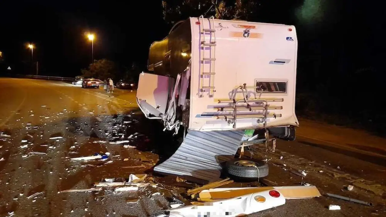 Imagen de archivo de un accidente de tr&aacute;fico con una autocaravana implicada