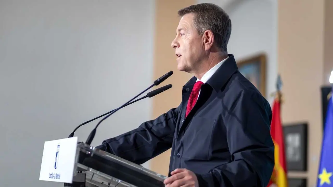 El presidente de Castilla-La Mancha, Emiliano Garc&iacute;a-Page, inaugura la nueva escuela infantil de Velada (Toledo)