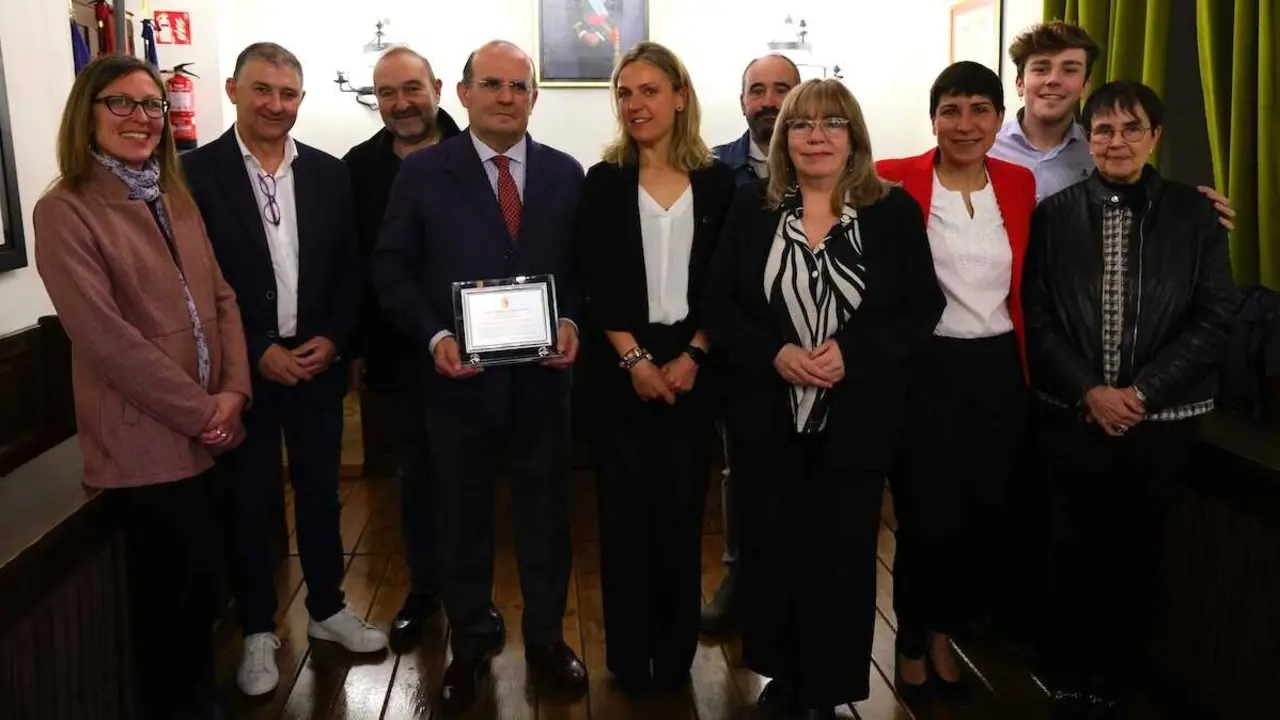 Sig&uuml;enza (Guadalajara) nombra Hijo Predilecto al doctor Javier Sanz Serrull