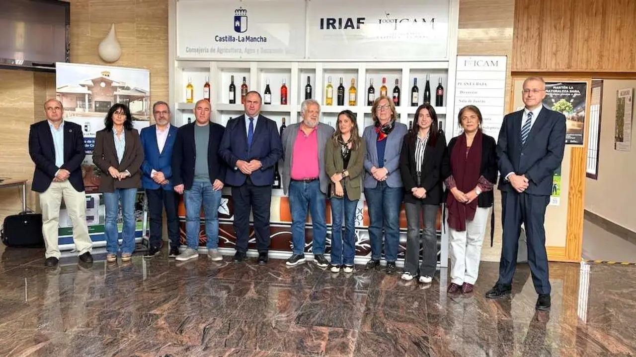 El consejero de Agricultura, Ganader&iacute;a y Desarrollo Rural, Juli&aacute;n Mart&iacute;nez Liz&aacute;n, preside el Consejo de Direcci&oacute;n del IRIAF