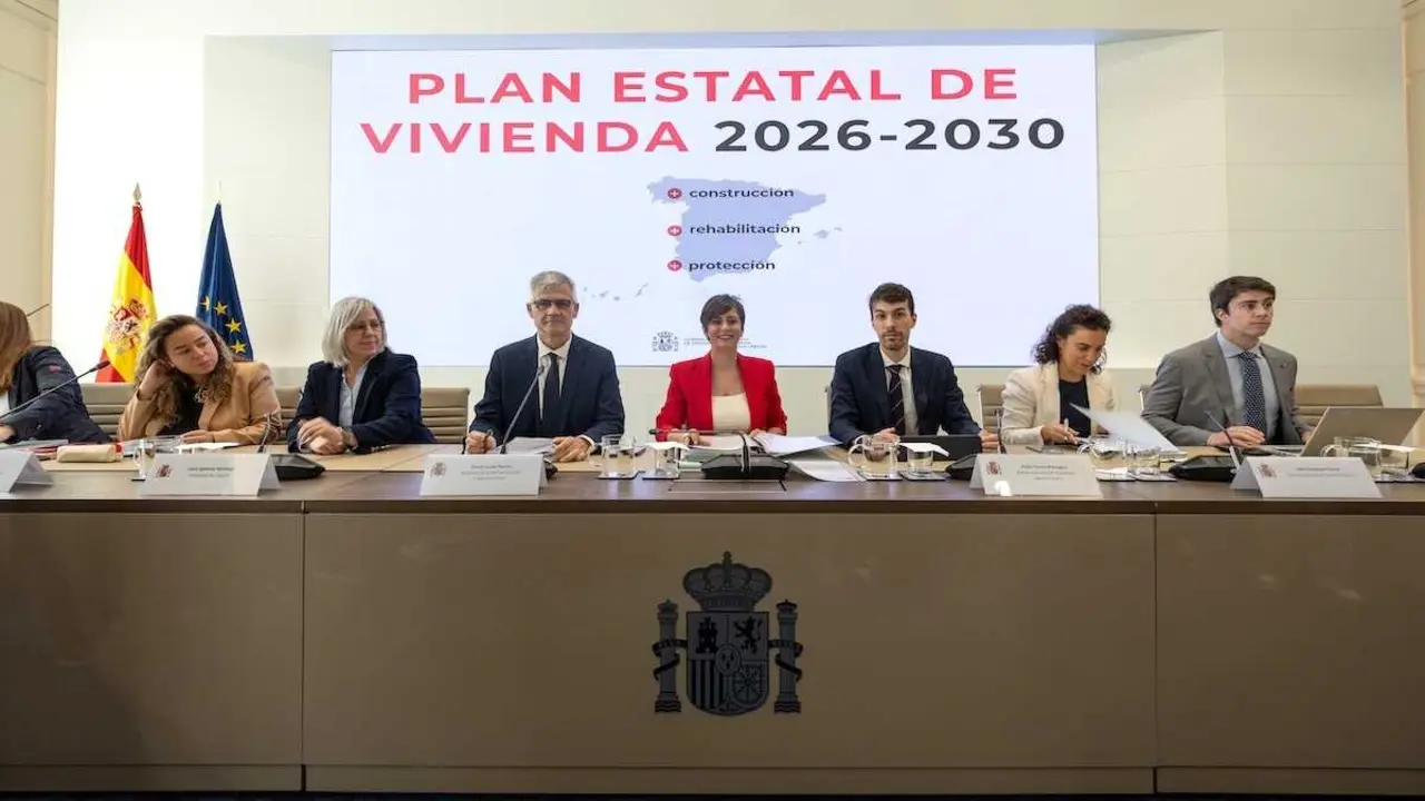 La ministra de Vivienda y Agenda Urbana, Isabel Rodr&iacute;guez (c), durante la reuni&oacute;n de la Conferencia Sectorial de Vivienda y Agenda Urbana.