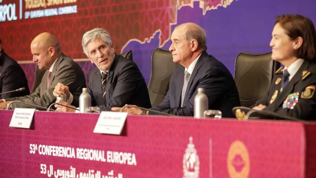 El ministro del Interior, Fernando Grande-Marlaska, y el director general de la Polic&iacute;a, Francisco Pardo,, durante la clausura de la 53&ordf; Conferencia Regional Europea de Interpol en Toledo - EP/Juanma Jim&eacute;nez