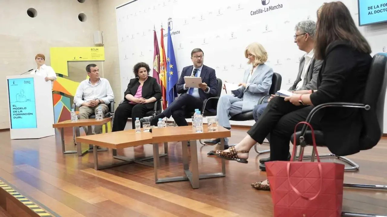 Presentaci&oacute;n del informe 'El modelo de Formaci&oacute;n Dual: de la Formaci&oacute;n Profesional al Doctorado Industrial'