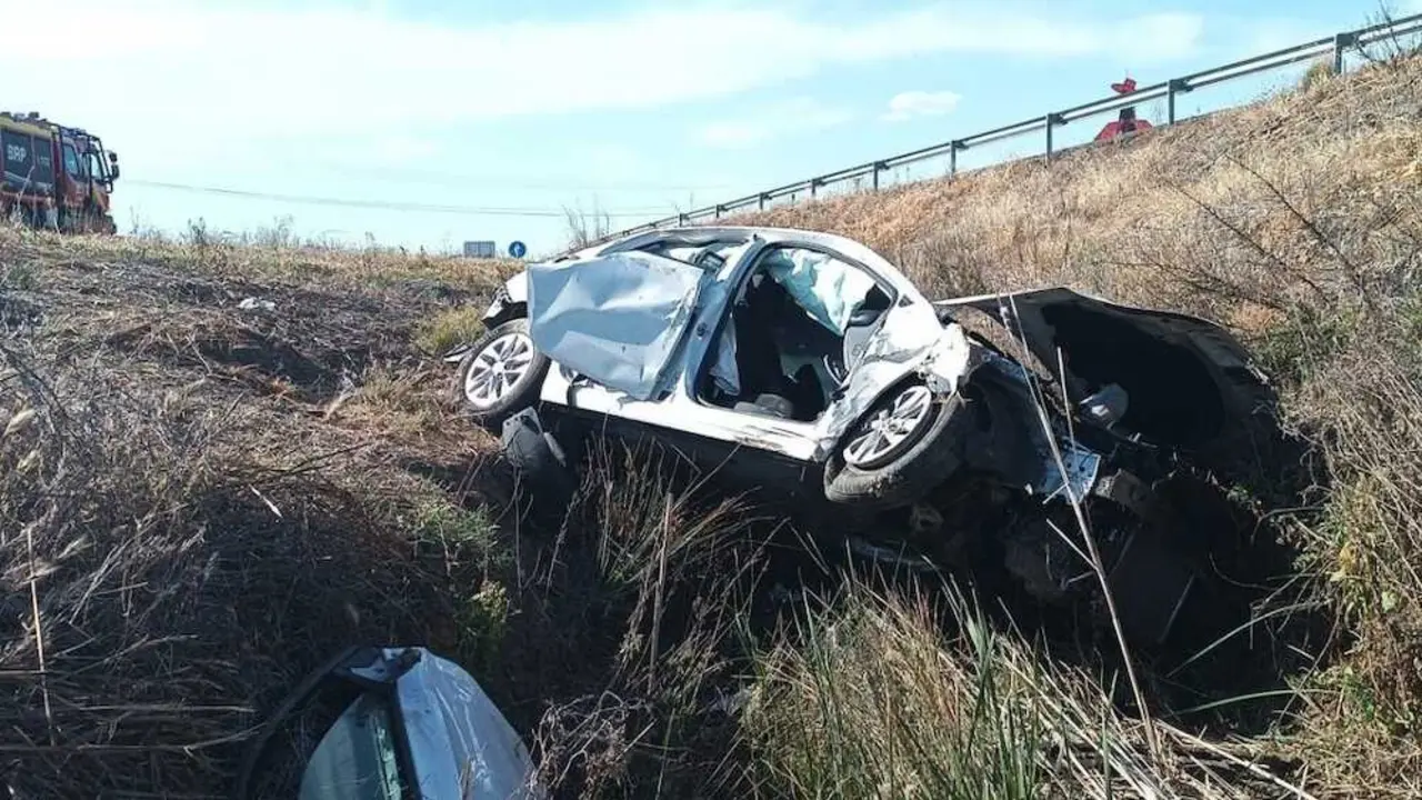 Una fallecida y dos heridos tras salirse de v&iacute;a un coche en la A-4 a la altura de Viso del Marqu&eacute;s (Ciudad Real)