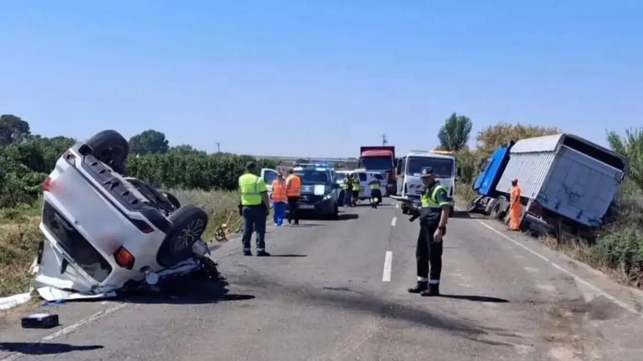 Muere una joven de 19 a&ntilde;os tras colisionar un coche y un cami&oacute;n
