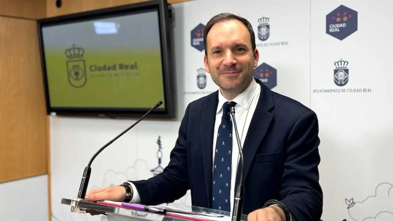 El portavoz del equipo de Gobierno del Ayuntamiento de Ciudad Real, Guillermo Arroyo, en rueda de prensa
