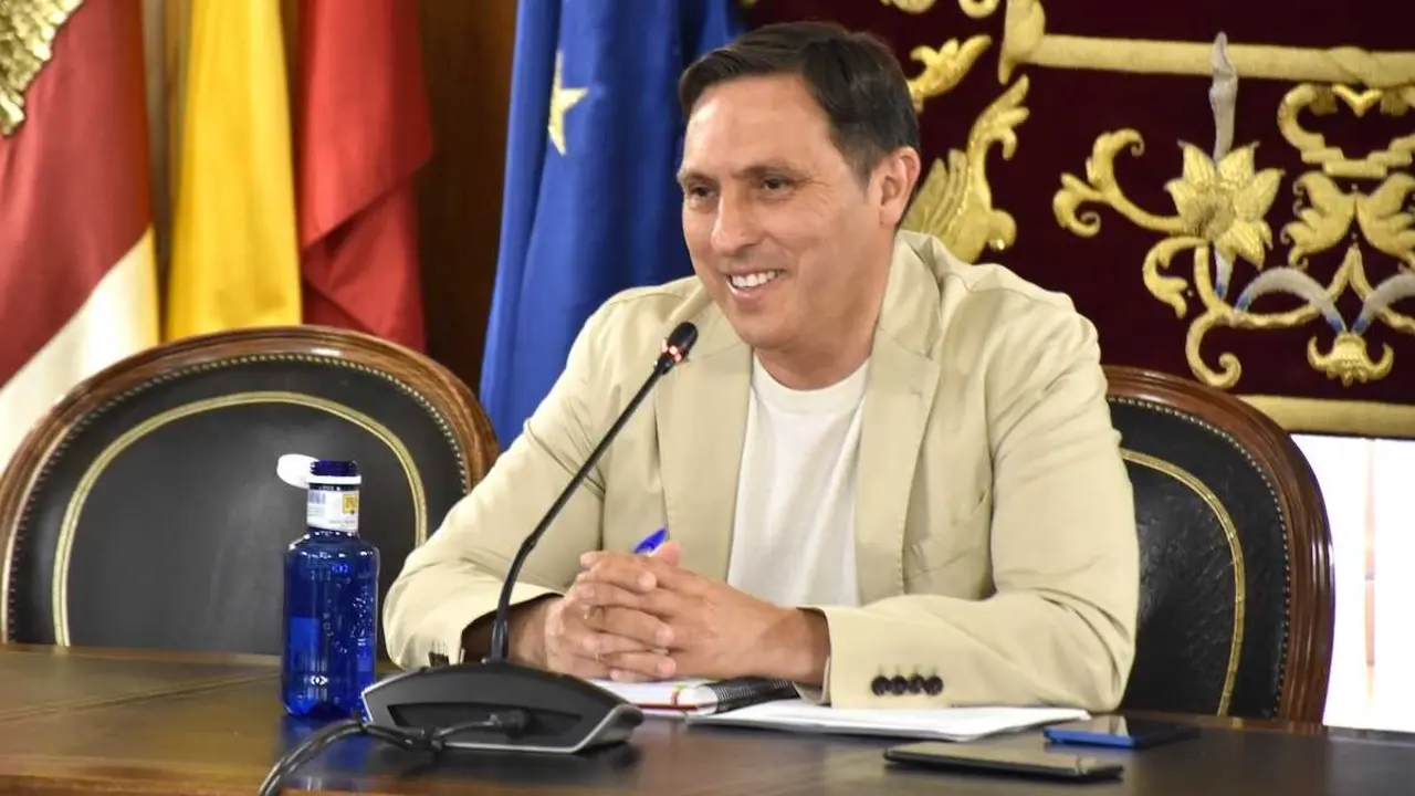 El presidente de la Diputaci&oacute;n de Cuenca, &Aacute;lvaro Mart&iacute;ne Chana, durante la rueda de prensa que ha ofrecido