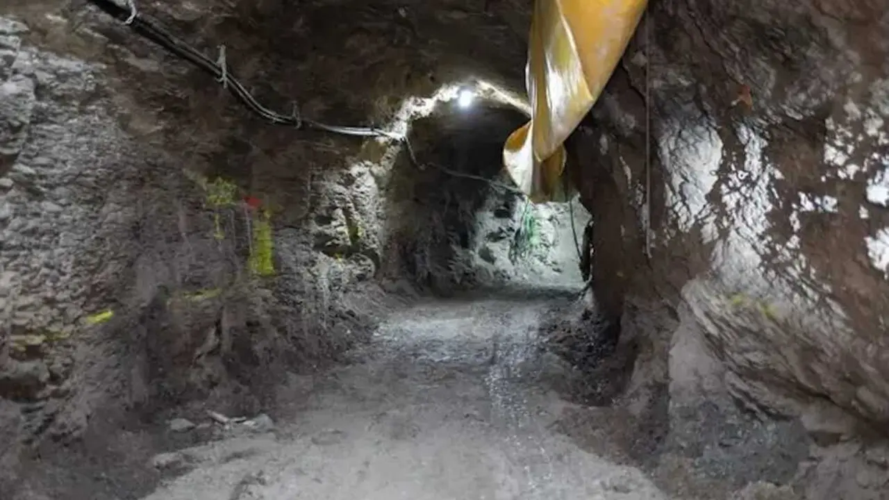 Rescatan a dos operarios atrapados en la mina de Hiendelaencina (Guadalajara)