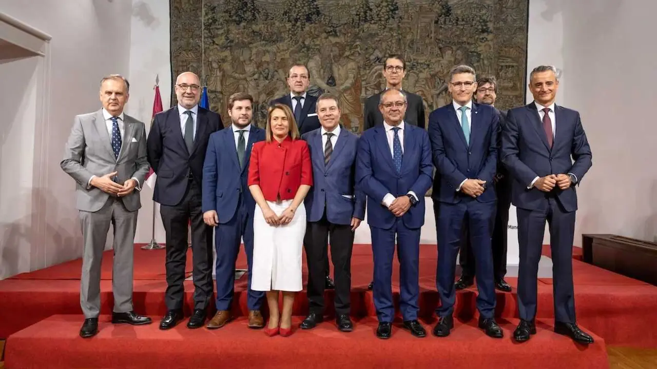 El presidente de Castilla-La Mancha, Emiliano Garc&iacute;a-Page, preside en Toledo, la firma del protocolo de colaboraci&oacute;n entre la Junta y las entidades financieras en el desarrollo del Programa Joven de ayudas a la financiaci&oacute;n para la adquisici&oacute;n de vivienda.