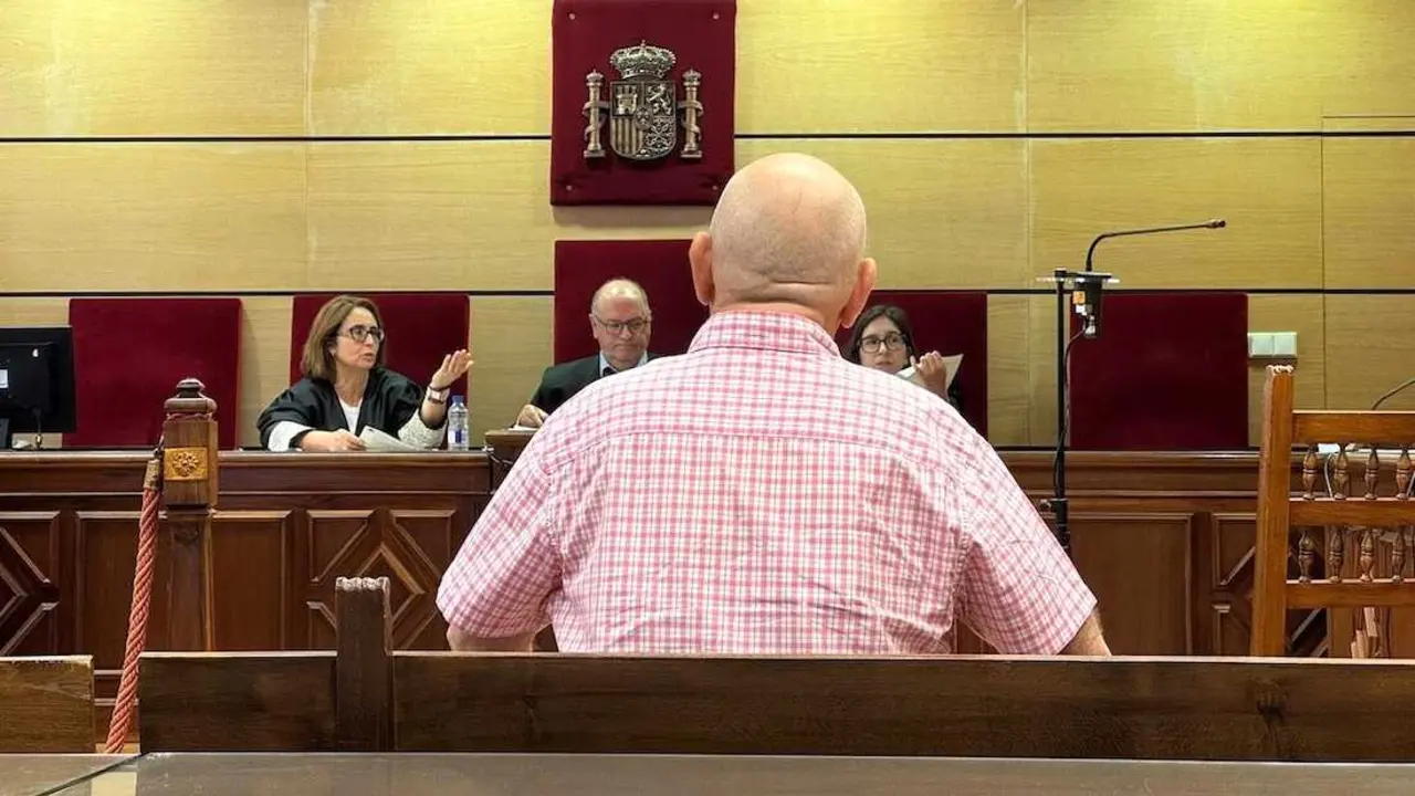 El acusado de abusar de su nieta de 8 a&ntilde;os durante el juicio celebrado en la Audiencia Provincial de Ciudad Real - EP