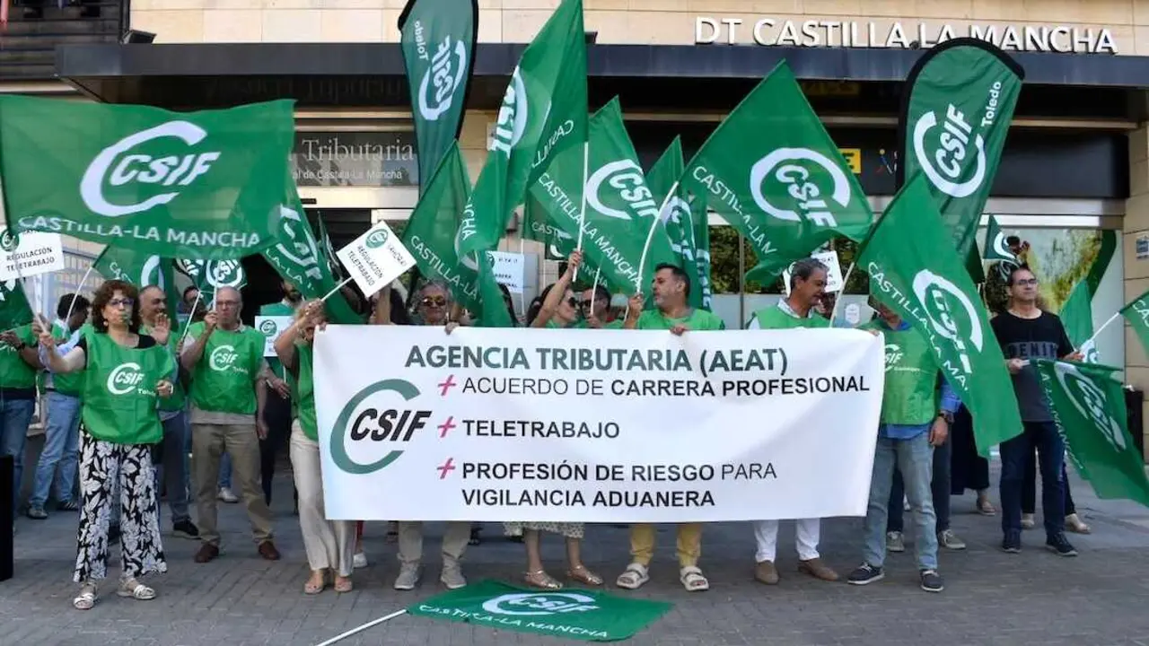 CSIF se concentra en Toledo por el bloqueo en la Agencia Tributaria