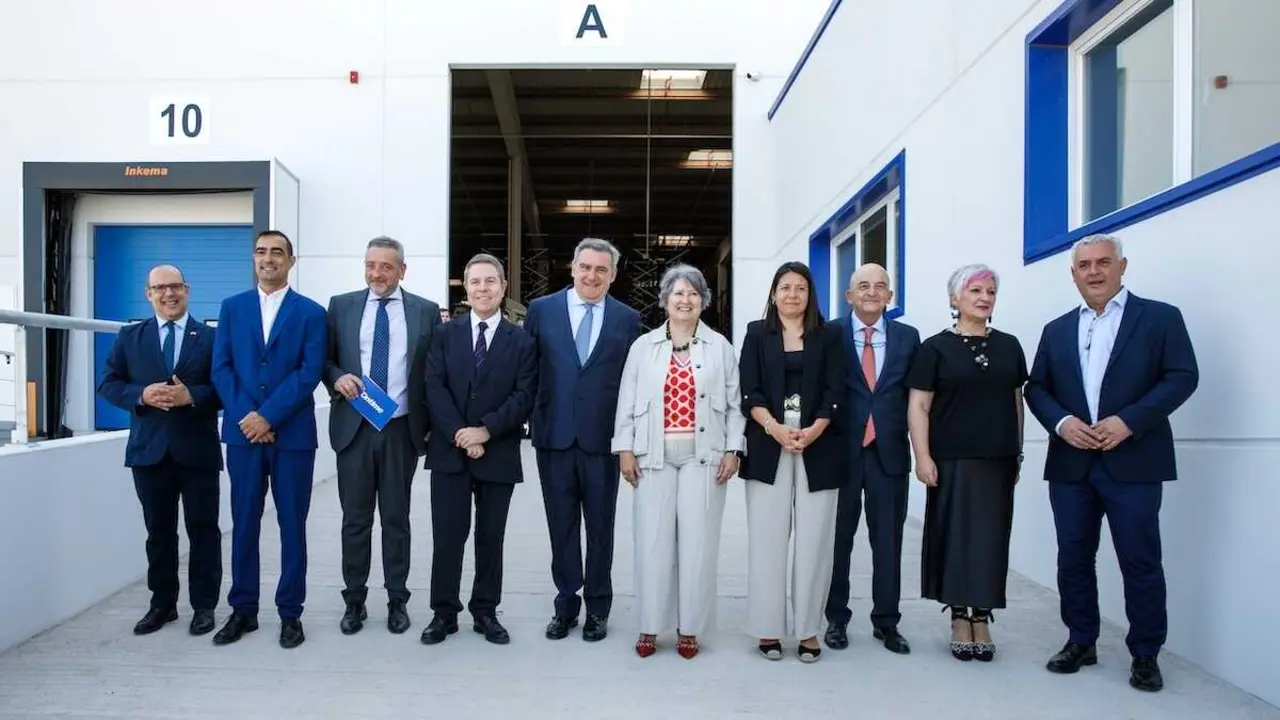 El presidente de Castilla-La Mancha, Emiliano Garc&iacute;a-Page, inaugura, en Chiloeches (Guadalajara), la nave log&iacute;stica que la empresa Ontime tiene en el Pol&iacute;gono Industrial &lsquo;La Vega&rsquo; de esta localidad.