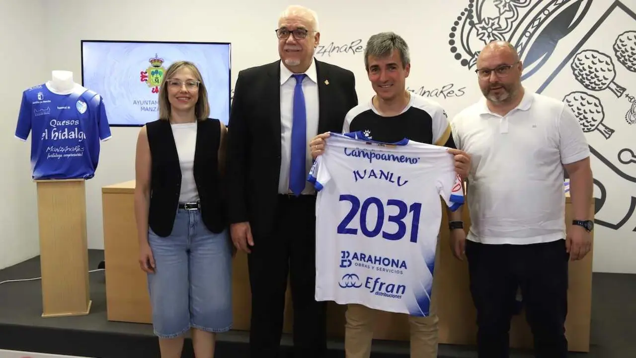 El Manzanares renueva al t&eacute;cnico Juanlu Alonso hasta el a&ntilde;o 2031