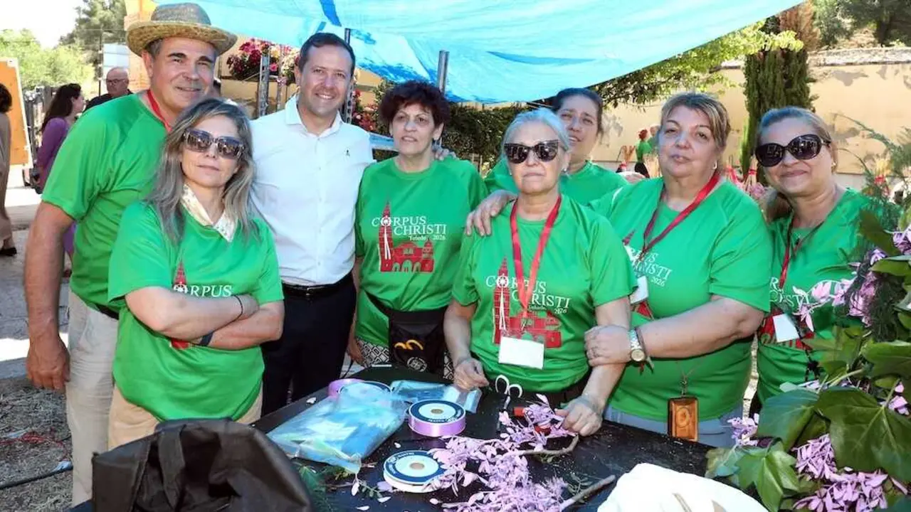 M&aacute;s de 70 floristas preparan 40.000 tallos y mil plantas que adornar&aacute;n el Corpus de Toledo