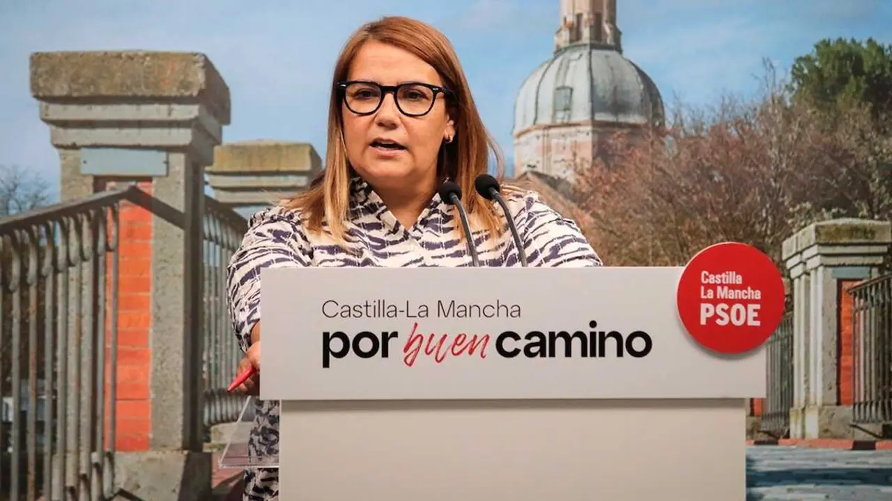 La presidenta del PSOE de la provincia de Toledo, Tita Garc&iacute;a &Eacute;lez, durante la rueda de prensa que ha ofrecido en la sede de los socialistas