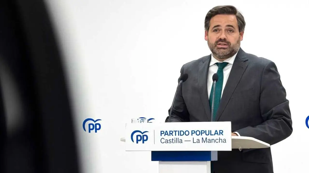 El presidente del PP de Castilla-La Mancha, Paco N&uacute;&ntilde;ez, durante la rueda de prensa que ha ofrecido este viernes en la sede de los 'populares' en Toledo