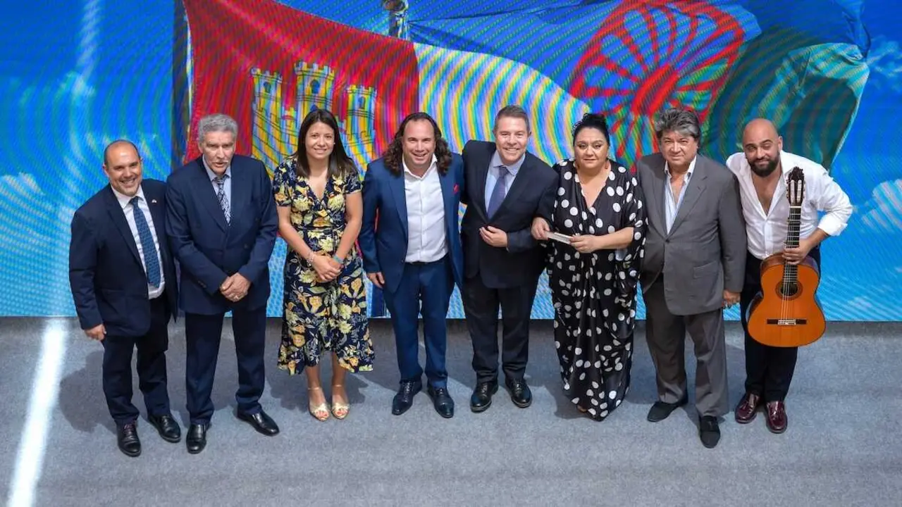 El jefe del Gobierno regional, Emiliano Garc&iacute;a-Page, preside, en el Palacio de Fuensalida de Toledo, el acto institucional con motivo de la celebraci&oacute;n del D&iacute;a del Pueblo Gitano de Castilla-La Mancha.