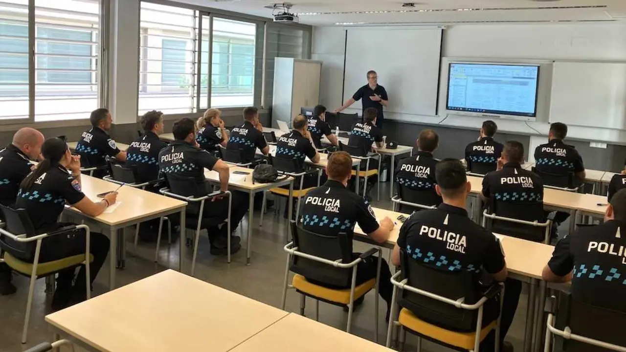 Castilla-La Mancha forma a sus polic&iacute;as para detectar fraudes y fallos en la ITV