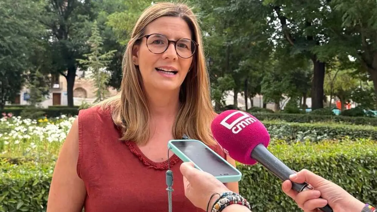 La secretaria general del PP de Castilla-La Mancha y portavoz parlamentaria, Carolina Agudo, atendiendo a los medios este s&aacute;bado