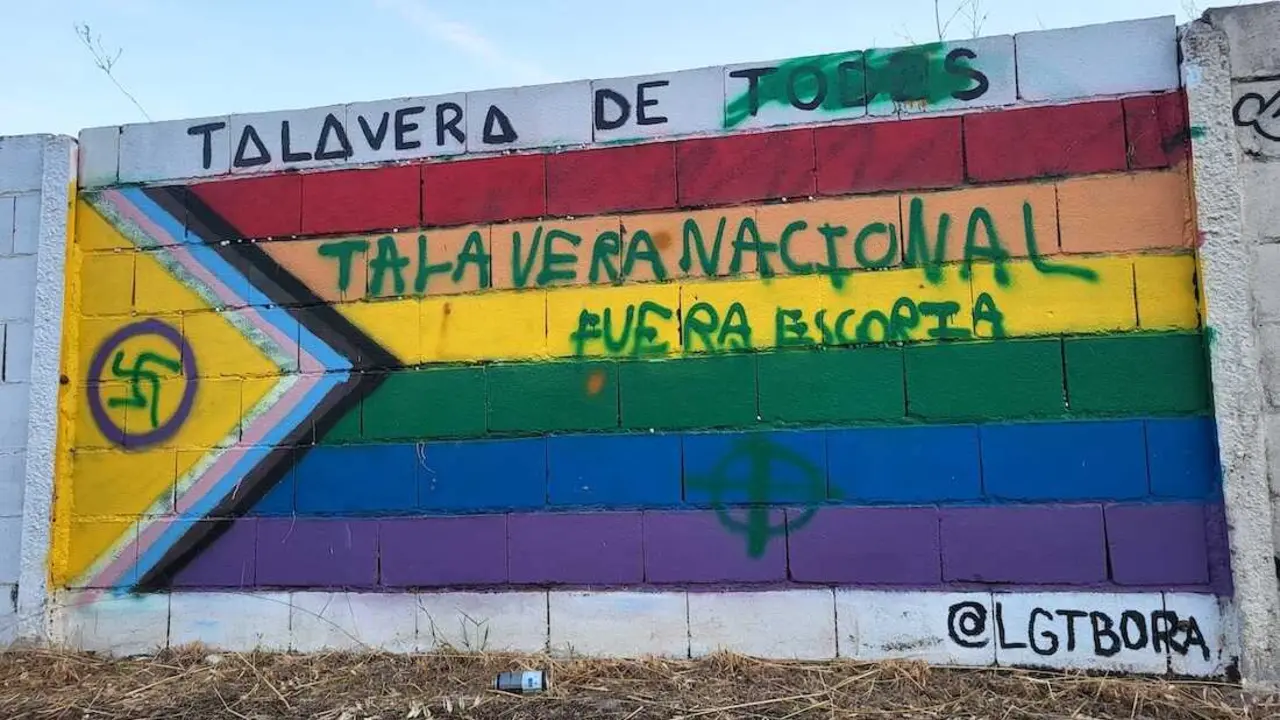 Vandalizan con s&iacute;mbolos nazis el mural LGTBI de Talavera de la Reina (Toledo) por sexta vez