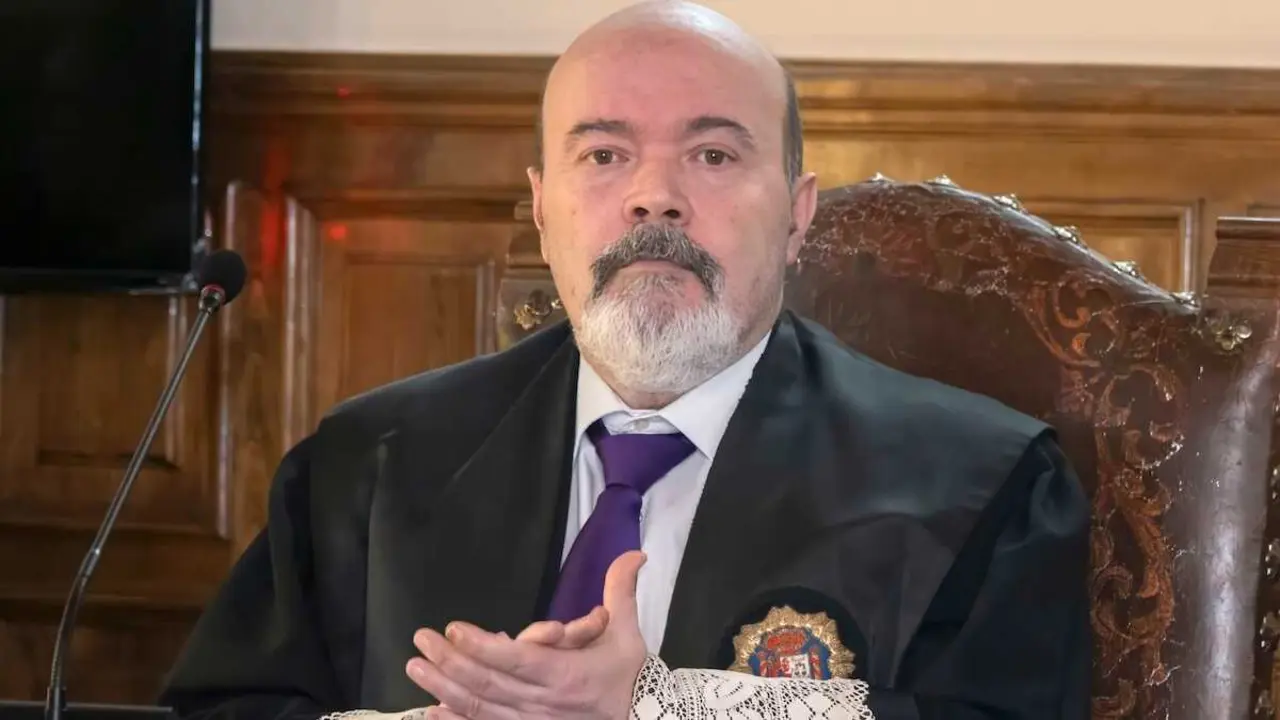 Jos&eacute; Ernesto Fern&aacute;ndez Pin&oacute;s durante el acto de toma de posesi&oacute;n como fiscal jefe de la Fiscal&iacute;a Provincial de Cuenca, este martes en la Audiencia Provincial de Cuenca - EFE/&Aacute;lvaro del Olmo