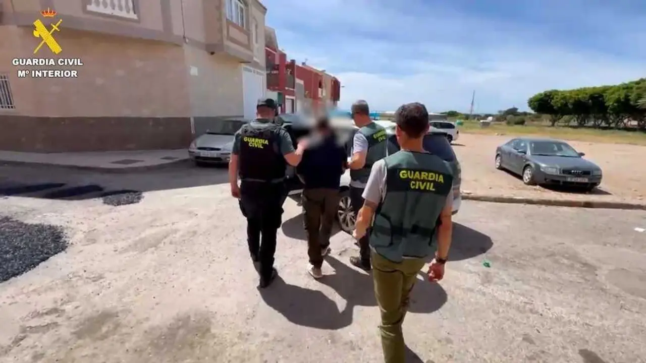 Cae la red que cobraba 10.500 euros por falsos contratos en Albacete