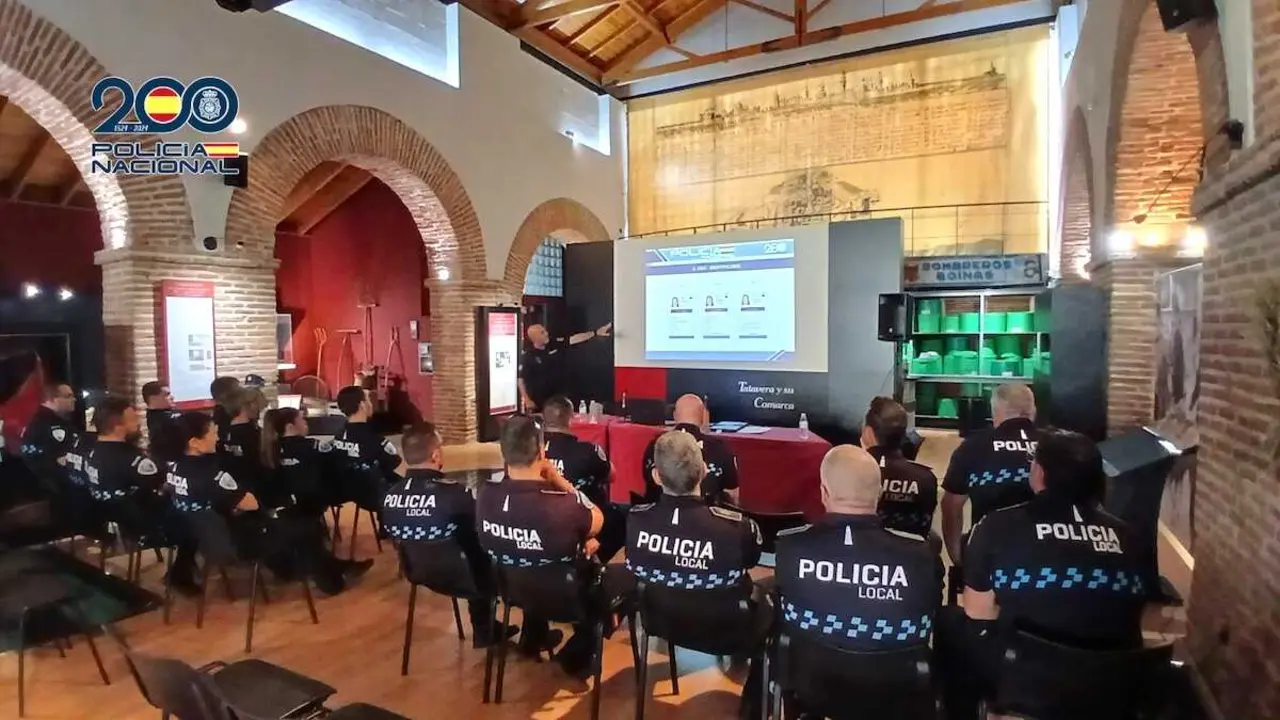 La Polic&iacute;a Nacional forma a 427 polic&iacute;as locales de 65 municipios de Castilla-La Mancha