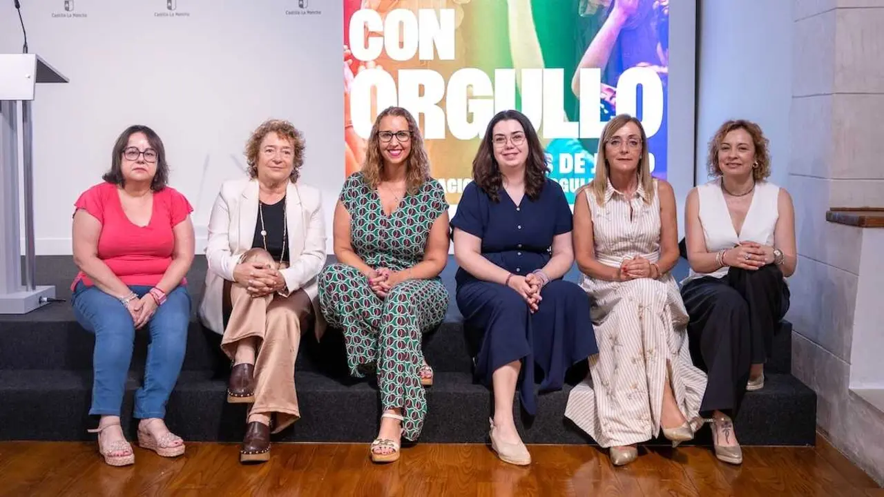 La consejera de Igualdad, Sara Sim&oacute;n, presenta en el Palacio de Fuensalida, la campa&ntilde;a y el programa regional de actos con motivo del Orgullo LGTBI 2026.