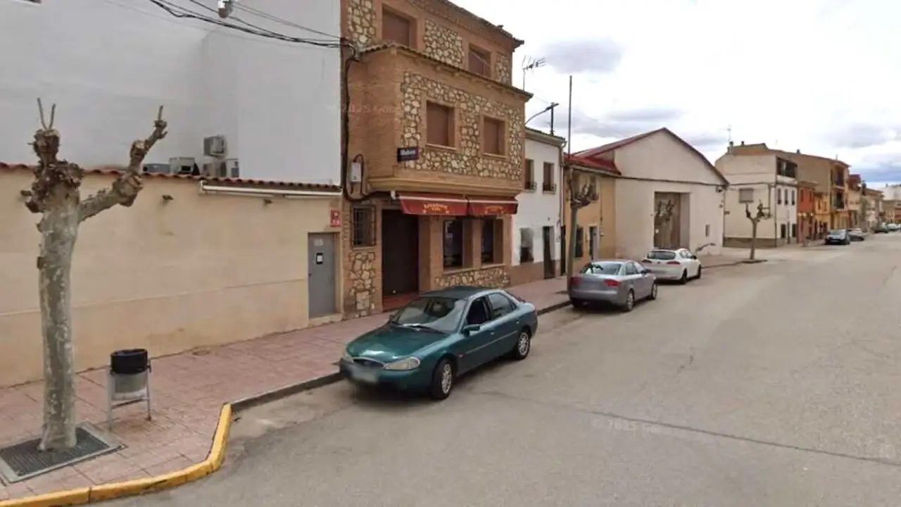 Muere un hombre en Motilla del Palancar (Cuenca) al caerle la persiana met&aacute;lica de un bar