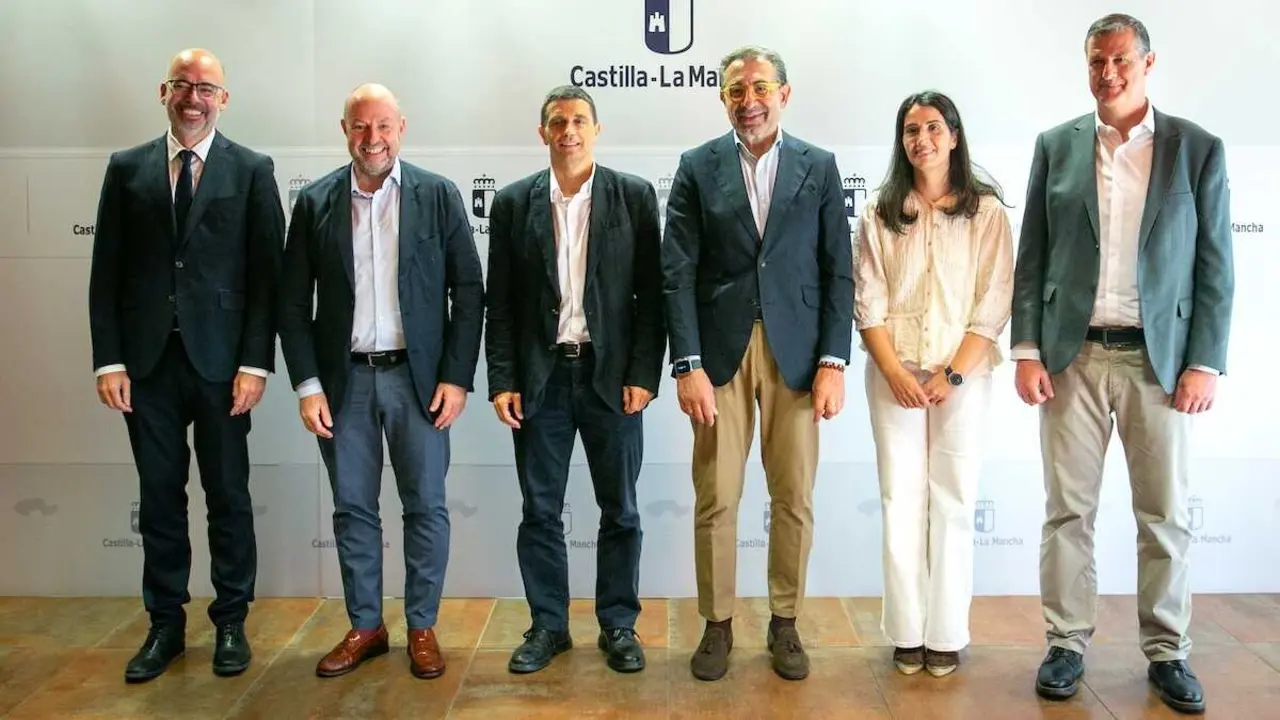 El consejero de Sanidad, Jes&uacute;s Fern&aacute;ndez Sanz, ha firmado un convenio con el Instituto Nacional de la Seguridad Social, las mutuas colaboradoras con la Seguridad Social y la Asociaci&oacute;n de Mutuas de Accidentes de Trabajo y Enfermedades Profesionales para la mejora en la gesti&oacute;n de la incapacidad temporal y de asistencia sanitaria.