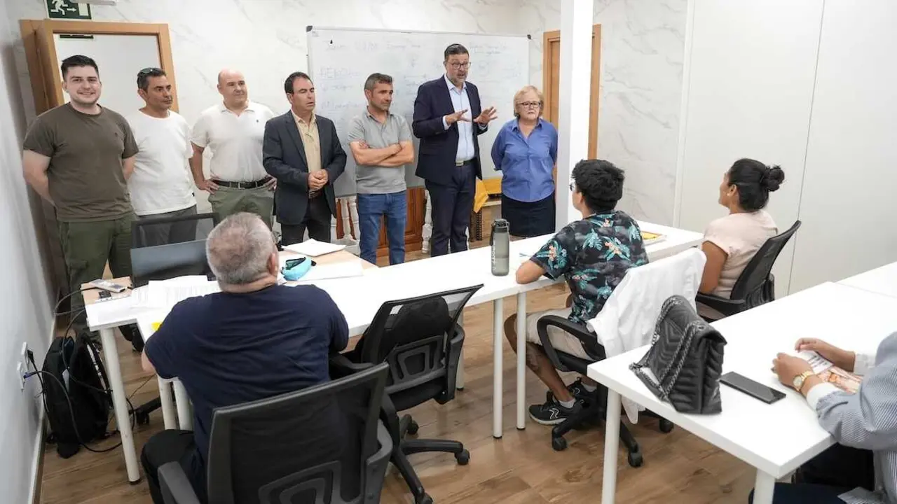 El consejero de Educaci&oacute;n, Cultura y Deportes, Amador Pastor, ha visitado esta semana la Escuela de Hosteler&iacute;a de Castilla-La Mancha ubicada en la localidad de Tembleque (Toledo)