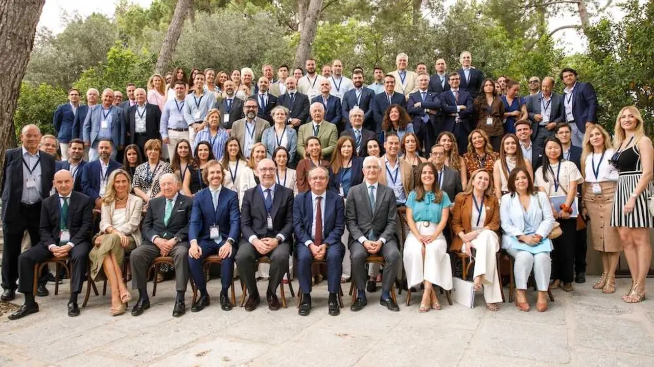El consejero de Hacienda, Administraciones P&uacute;blicas y Transformaci&oacute;n Digital, Juan Alfonso Ruiz Molina, clausura la Asamblea General de la Asociaci&oacute;n de la Empresa Familiar de Castilla-La Mancha (AEFCLM).