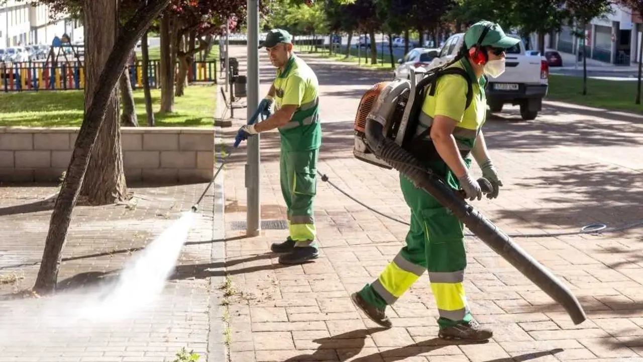 Los trabajadores de la limpieza viaria y recogida de basuras de Guadalajara pactan hasta 2031