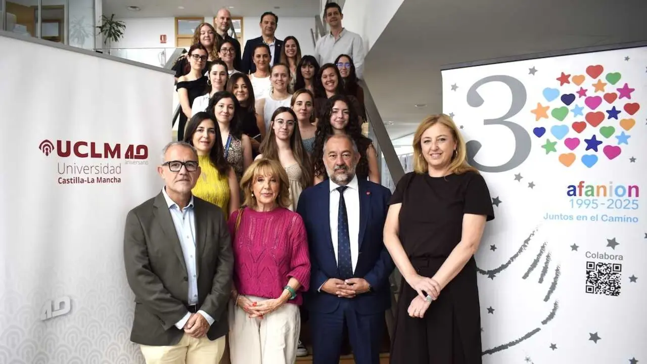La UCLM y Afanion renuevan su compromiso con la investigaci&oacute;n contra el c&aacute;ncer mediante el mecenazgo 'Antonio Cepillo'.