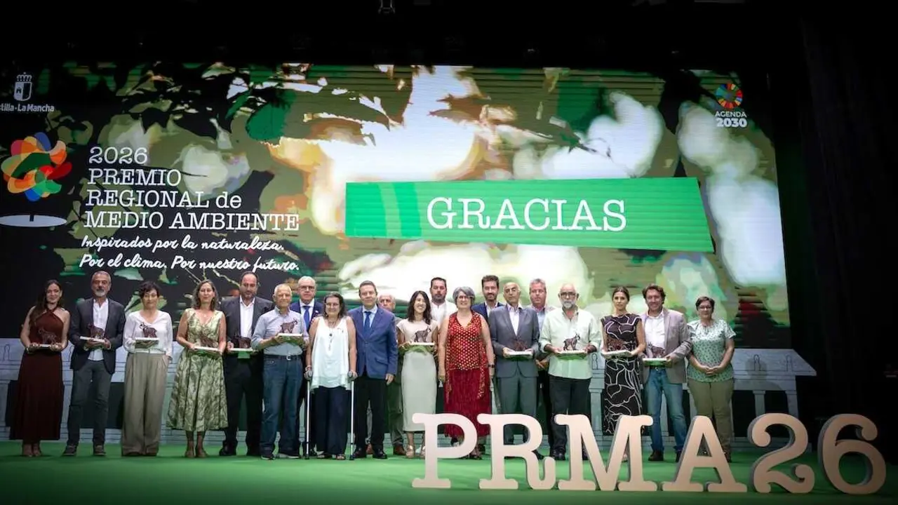 El presidente de Castilla-La Mancha, Emiliano Garc&iacute;a-Page, entrega los Premios Regionales de Medio Ambiente, en el Teatro Lope de Vega de Oca&ntilde;a (Toledo).