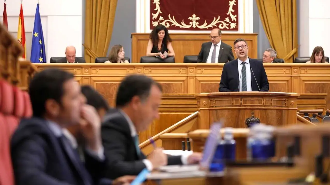 El consejero de Educaci&oacute;n, Cultura y Deportes de Castilla-La Mancha, Amador Pastor, durante su intervenci&oacute;n este jueves en el Pleno de las Cortes de Castilla-La Mancha.
