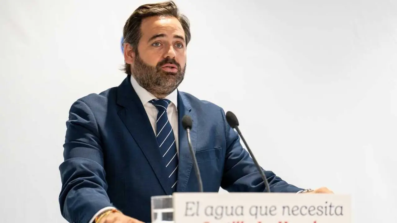 El presidente del PP en Castilla-La Mancha, Paco N&uacute;&ntilde;ez, durante su intervenci&oacute;n este viernes en el Foro Permanente 'El Agua que necesita Castilla-La Mancha' celebrado en la localidad de Tomelloso (Ciudad Real)