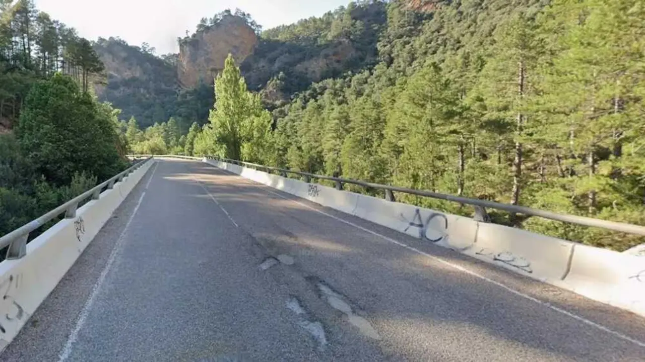 Muere un camionero en Taravilla (Gaudalajara) tras salirse su veh&iacute;culo de la carretera CM-212 y caer al r&iacute;o Tajo