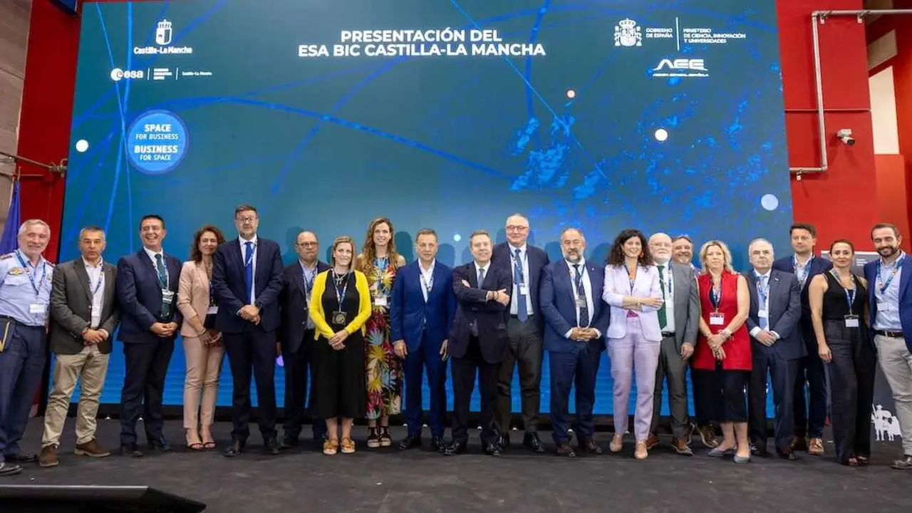 El jefe del Gobierno regional, Emiliano Garc&iacute;a-Page, preside la presentaci&oacute;n el Programa ESA BIC Castilla-La Mancha. En el hangar de Airbus del Parque Cient&iacute;fico y Tecnol&oacute;gico de Castilla-La Mancha (PTCLM).